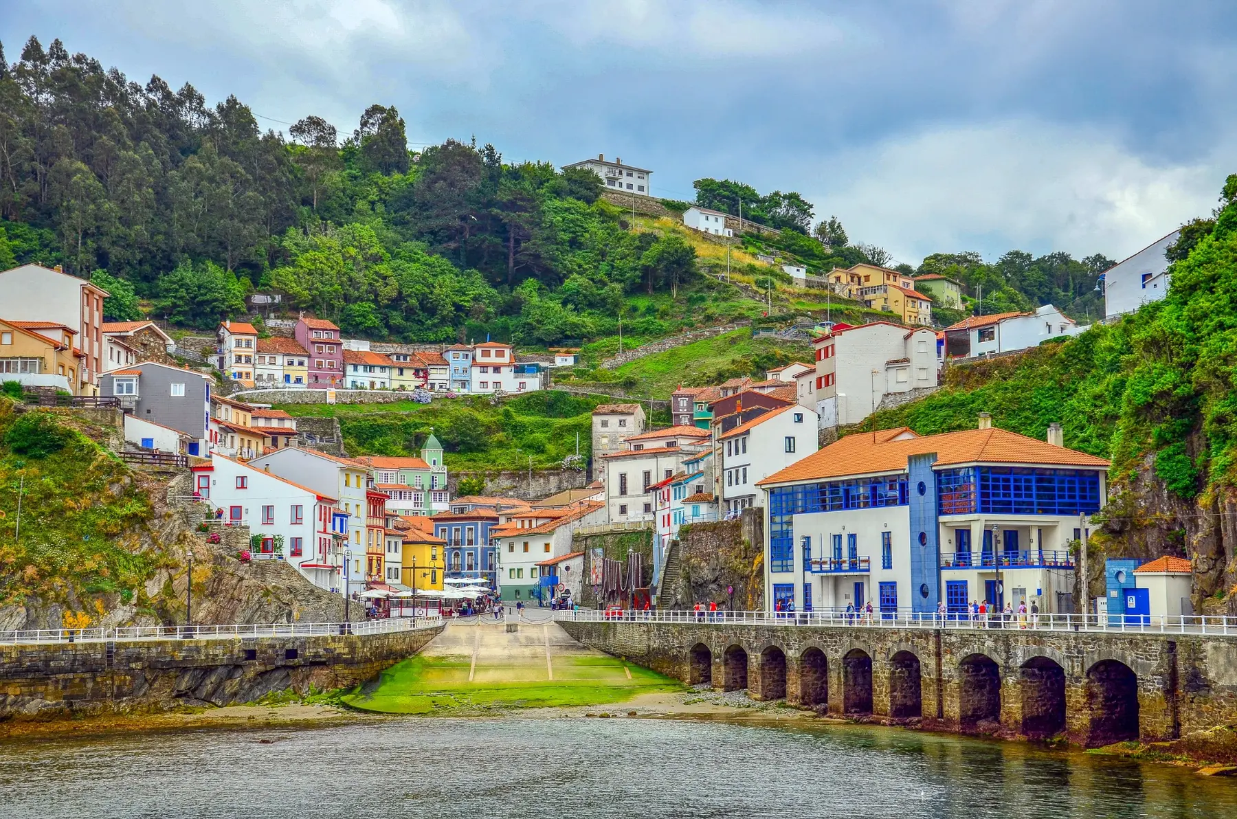 Vista del pueblo marinero de Cudillero